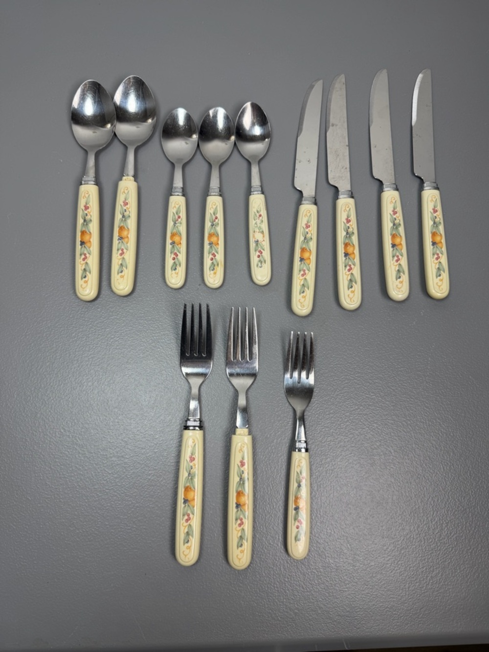 12 Piece CORELLE Pattern ABUNDANCE Fruit FLATWARE Silverware KNIFE Spoon FORK